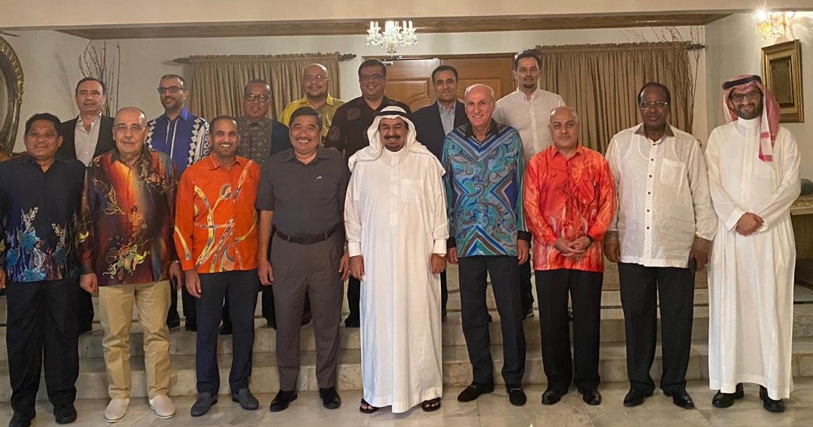 His Excellency Ambassador Mahmoud bin Hussein Qattan hosts a dinner party for the President of the Hajj and Umrah Agents Association, Dato Sham.